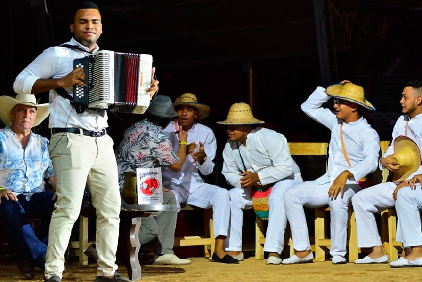 Parranda vallenata inaugurando el Festival de la Leyenda, Valledupar, Cesar. 