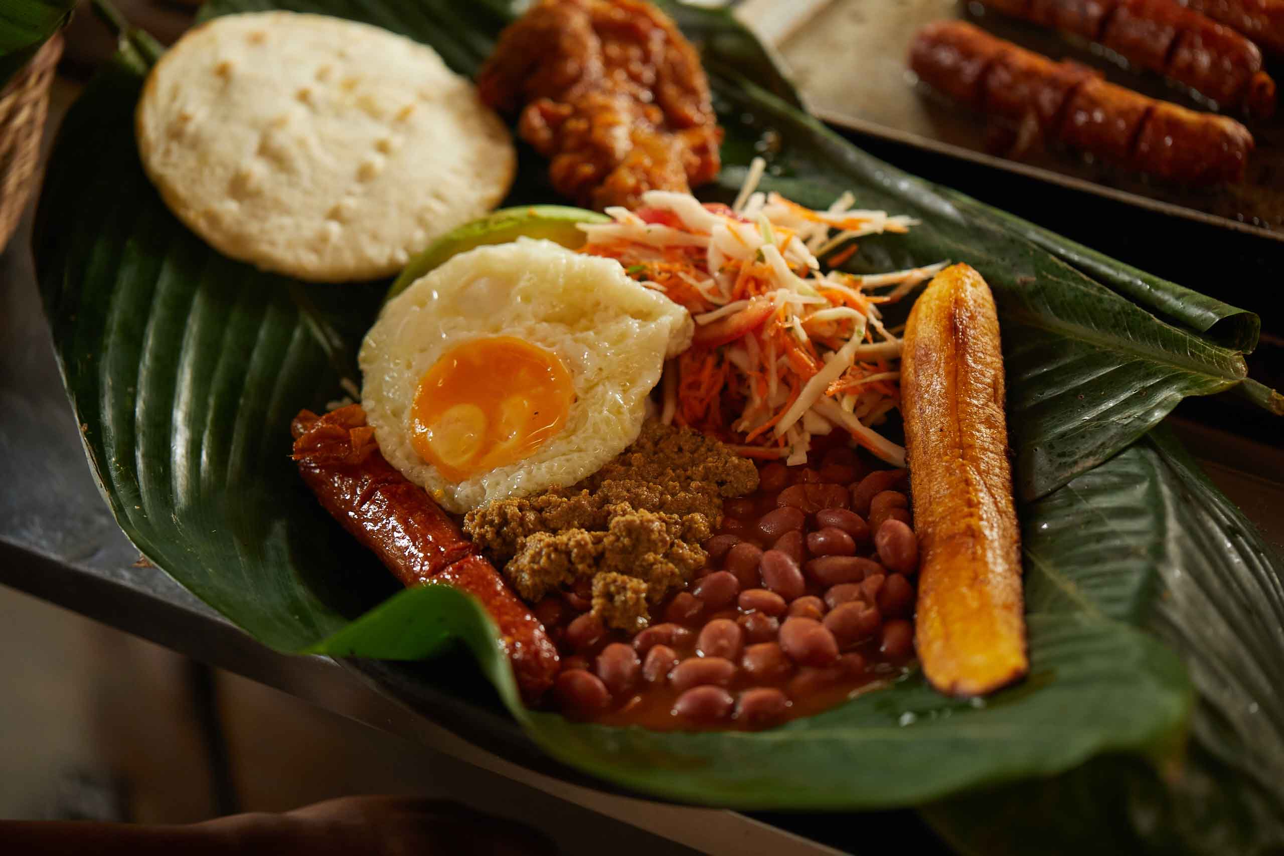 Bandeja paisa comida típica de Medellin