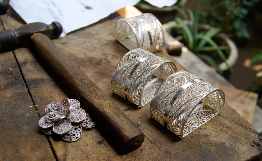 Discover how the colombian metalworkers make their own jewerly
