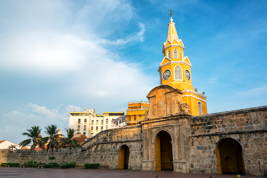 La ciudad amurallada: La Torre del Reloj y las Murallas de Cartagena