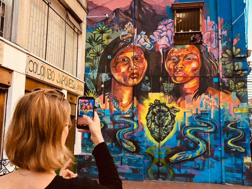 La Candelaria y Distrito Grafiti. Recorrido en Bicicleta, Bogotá, Colombia