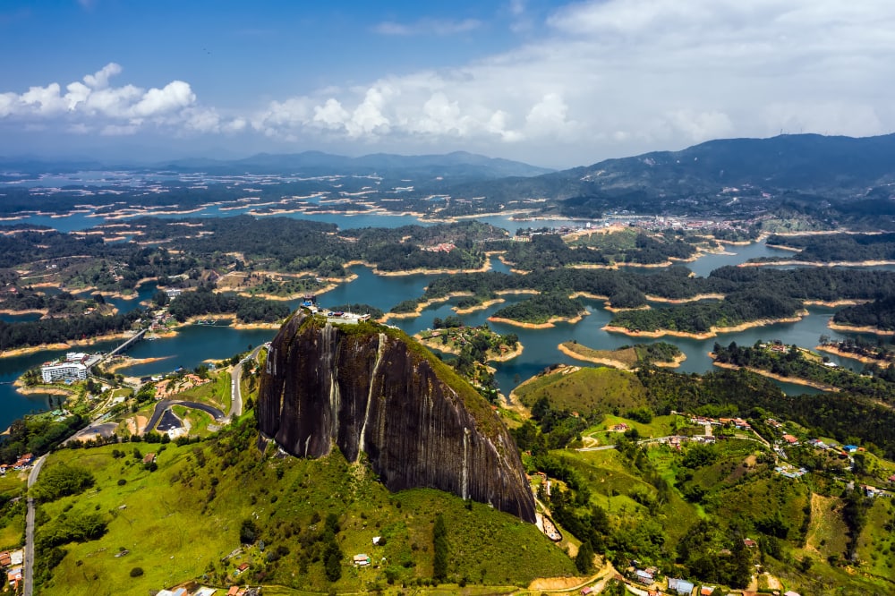 Conoce la historia de Guatapé y la Piedra El Peñol