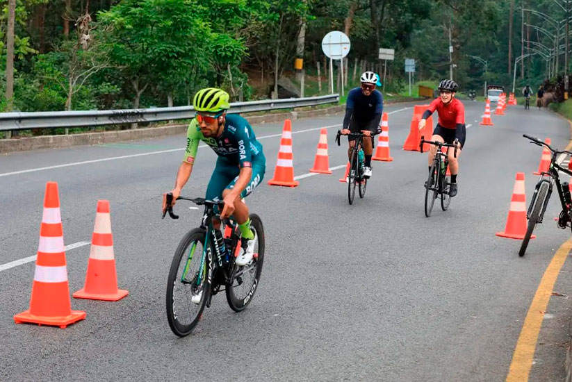Ciclistas en el Alto de Palmas