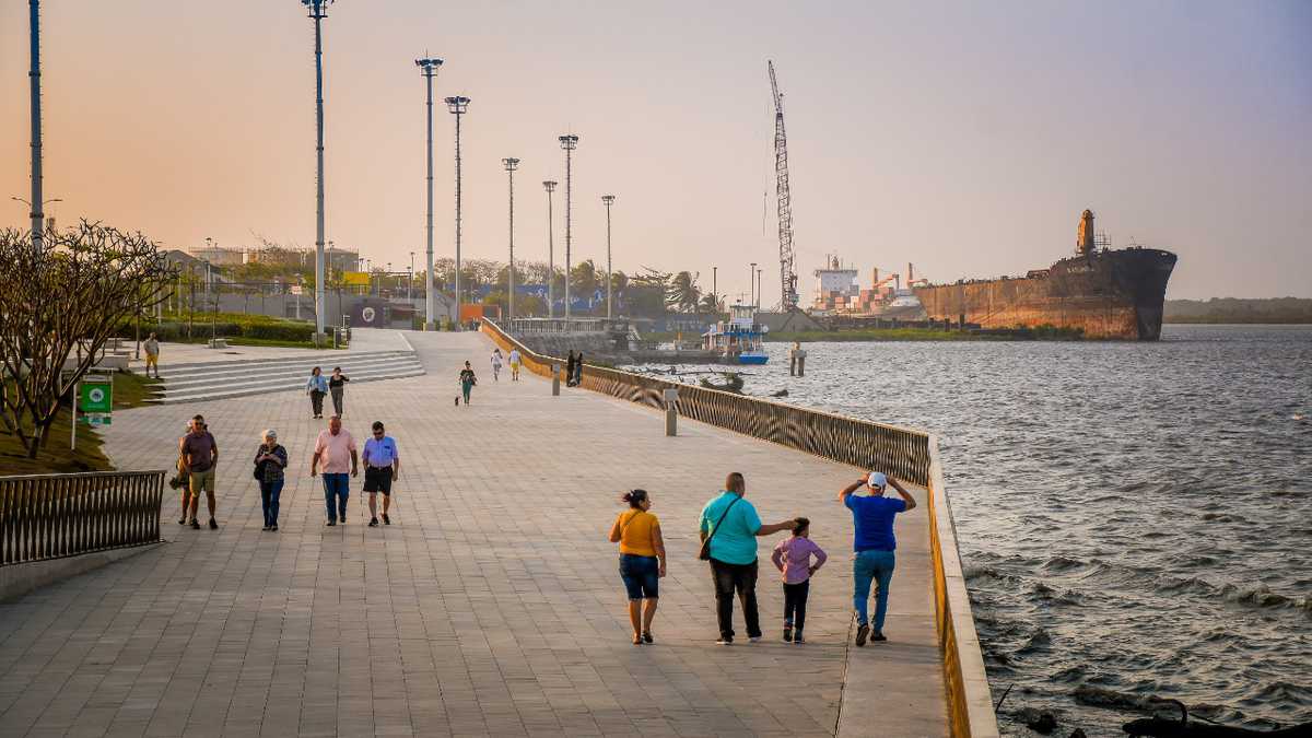 Le Gran Malecón sur la rive ouest du fleuve Magdalena, Barranquilla, Colombie