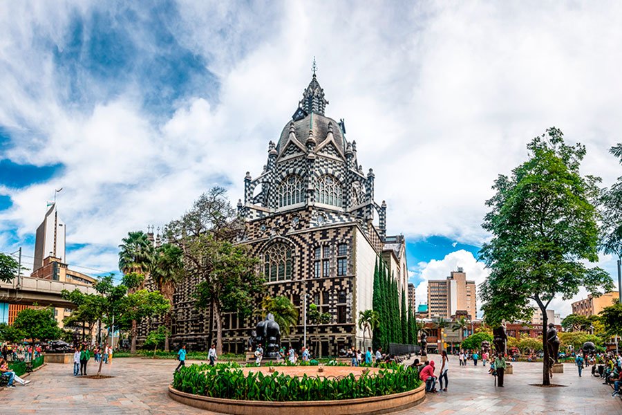 Plaza de Botero de Medellín, ubicada en la ciudad conocida como la capital de la moda colombiana
