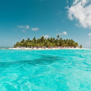 Blue Flags in Colombia: Sustainable and Eco-Friendly Tourism Full overview of Johnny Cay, San Andrés Island (Colombia). This is part of the Blue Flags’ Project.