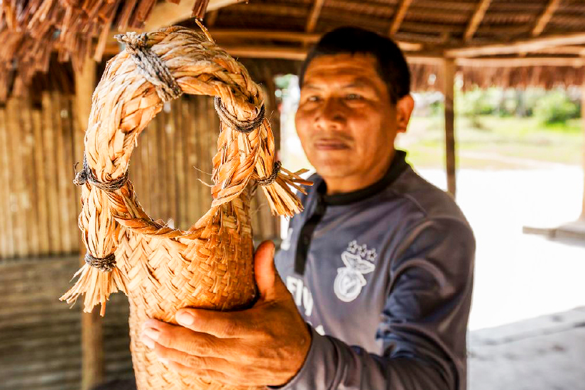 Los Puinave y los Curripaco son los pueblos indígenas más predominantes en Inírida, muchos de ellos se dedican a la fabricación de artesanías.